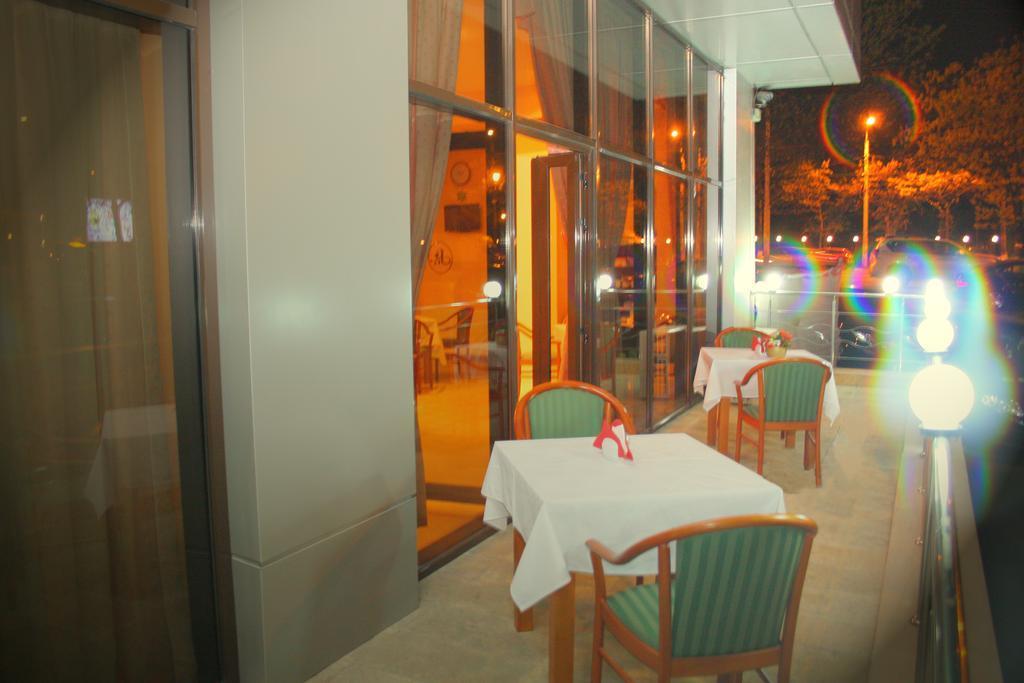 Hotel Sir Colentina Bucarest Exterior foto